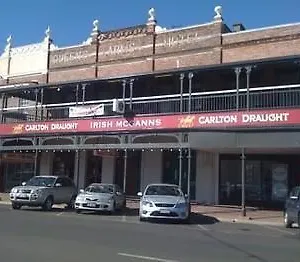https://queens-arms-hotel.queenslandhotels.net